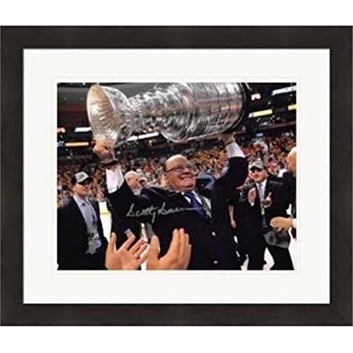 Autograph Warehouse 422288 Scotty Bowman Autographed 8 x 10 in. Photo Detroit Red Wings Stanley Cup No.SC8 Matted & Framed