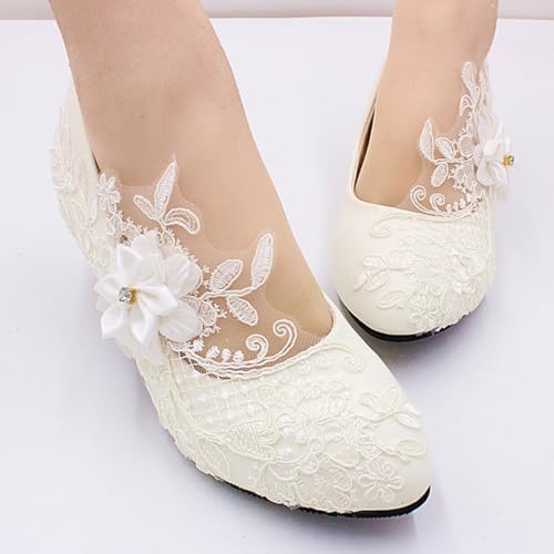 Chaussures de mariage en dentelle blanche raffinée et bout décoratif
