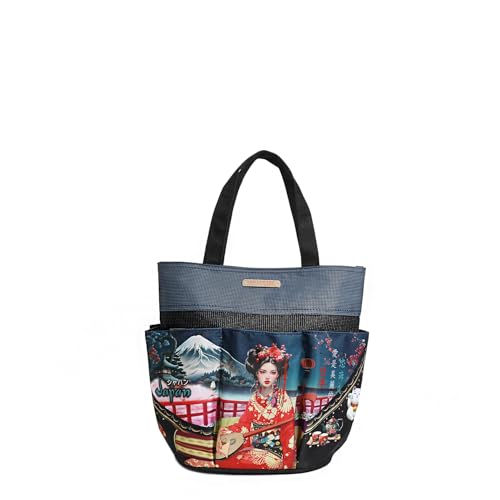 El Mejor Listado de Bolsos Nicole Lee los 5 mejores. 50 Nico Lee Bolsa Organizadora Nylon chica Akiko FW24 para Mujer, Diseño Akiko Estilo Japonés, Textil Estampado con Bolsillos Frontales, Cierre Superior de Cremallera, Ideal para...