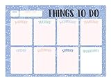 FUNCIONAL - Nuestro planner de mesa multifunción consta de múltiples áreas de ayuda para mejorar tu orden semanal. Aparece cada día de la semana con suficiente espacio para anotar todas las tareas que tienes que realizar y además contiene un apartado para seguir planificando tu fin de semana. Haciendolo así un bloc planificador 2022 muy completo que te ayudará a finalizar la semana con todo hecho