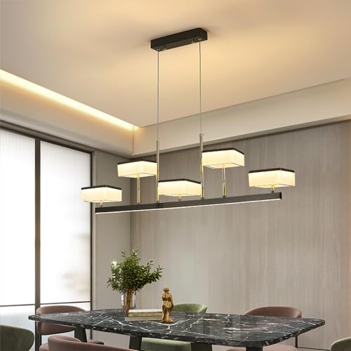 Lustres noirs de 8 lumières pour éclairer un grand salon sombre