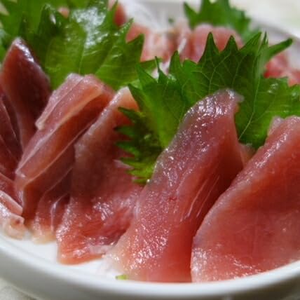 [丸幸水産 三崎港魚問屋さんき]三崎港厳選 メバチまぐろ上赤身切り落とし 冷凍 マグロ まぐろ