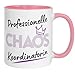 Chefin Tasse Geschenk B&uuml;ro | Professionelle Chaos Koordinatorin | Lustige Kaffeetasse f&uuml;r Chefin als Vorgesetzte | Wertsch&auml;tzung Geschenkidee &ndash; Humor B&uuml;ro Alltag