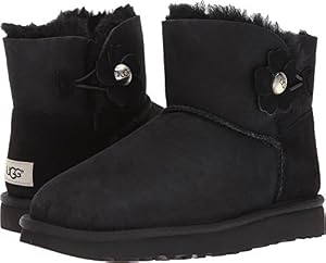Deckers Europe Ltd trading as UGG UGG Damen Mini Bailey Button Poppy Schneestiefel