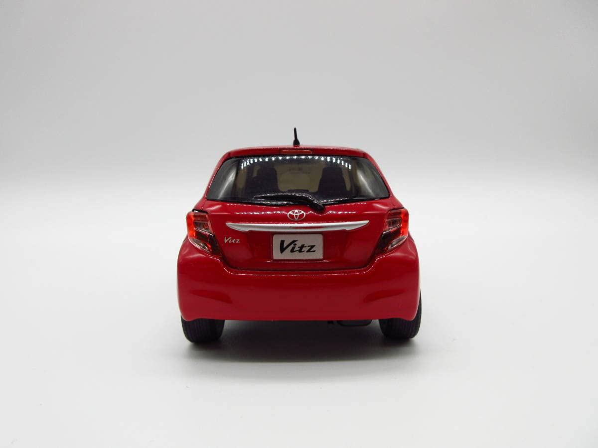 Amazon.co.jp: 1/30 トヨタ ヴィッツ 中期 スーパーレッドⅤ カラー