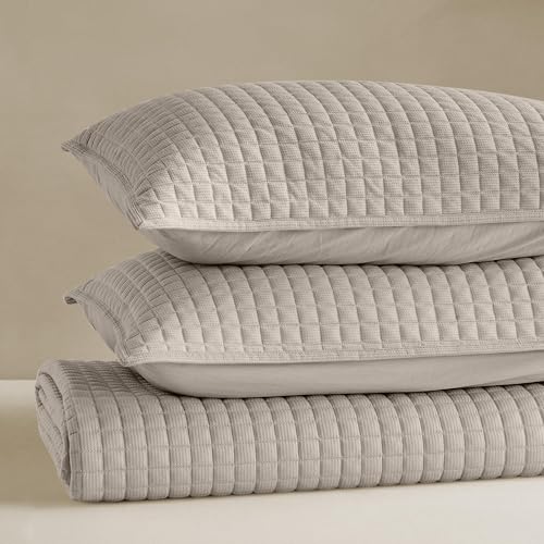 Image of Wonderful 3 Piece Waffle Weave Quilt Set Queen Size, Grey Lightweight Bedspread Coverlet for All Season, Ultra Soft Microfiber Bedding Set with 2 Pillow Shams, Waffle Pattern Quilted Design 94 inchx94 inch | Breathable & Cozy