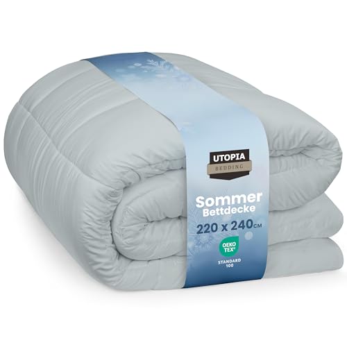 Utopia Bedding Leichte Bettdecke 220x240 cm, Steppdecke 200 GSM mit Polyesterfüllung, weiche Sommerdecke mit Ecketiketten, Ersatzdecke genäht (Hellgrau) Utopia Bedding Leichte Bettdecke 220x240 cm, Steppdecke 200 GSM mit Polyesterfüllung, weiche Sommerdecke mit Ecketiketten, Ersatzdecke genäht (Hellgrau)