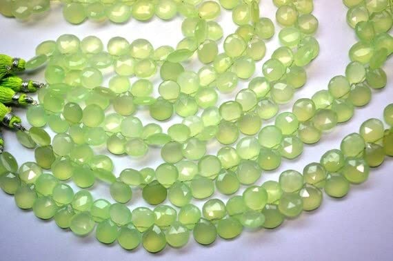 Prehnite naturelle haut de gamme taillée en cœur pour joaillerie artisanale