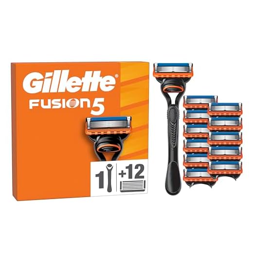 Gillette Fusion5 Maquinilla De Afeitar Hombre Con Recambios, 1 Mango y 12 Cuchillas De Afeitar Con 5 Hojas, Banda De Gel Lubricante y Recortadora De Precisión