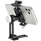 【Ein innovativer Handy-Video-Ständer】 Die Handyhalterung und der L-Ständer sind durch einen Kugelkopf verbunden. Kugelkopf mit 360 Grad drehbarer 90 Grad Kerbe ermöglicht es Ihnen, Ihr Telefon in jede beliebige Position einzustellen. Die Breite der Handyhalterung wird durch die nach innen abgewinkelte Backe auf der einen Seite eingestellt und die andere Seite ist mit einem Schraubverschluss fixiert, der sicher und zuverlässig ist, um das Handy zu fixieren.