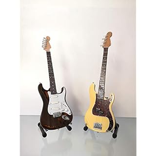 Rory Gallagher & Gerry McAvoy Ensemble de guitare miniature - Les Beatles, Paul McCartney, John Lennon, RIngo Starr, George Harrison Rory Gallagher & Gerry McAvoy Ensemble de guitare miniature – Image 3