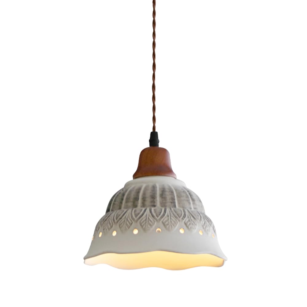 Luminaire d'îlot de cuisine style ferme, suspension céramique et bois au-dessus de table à manger