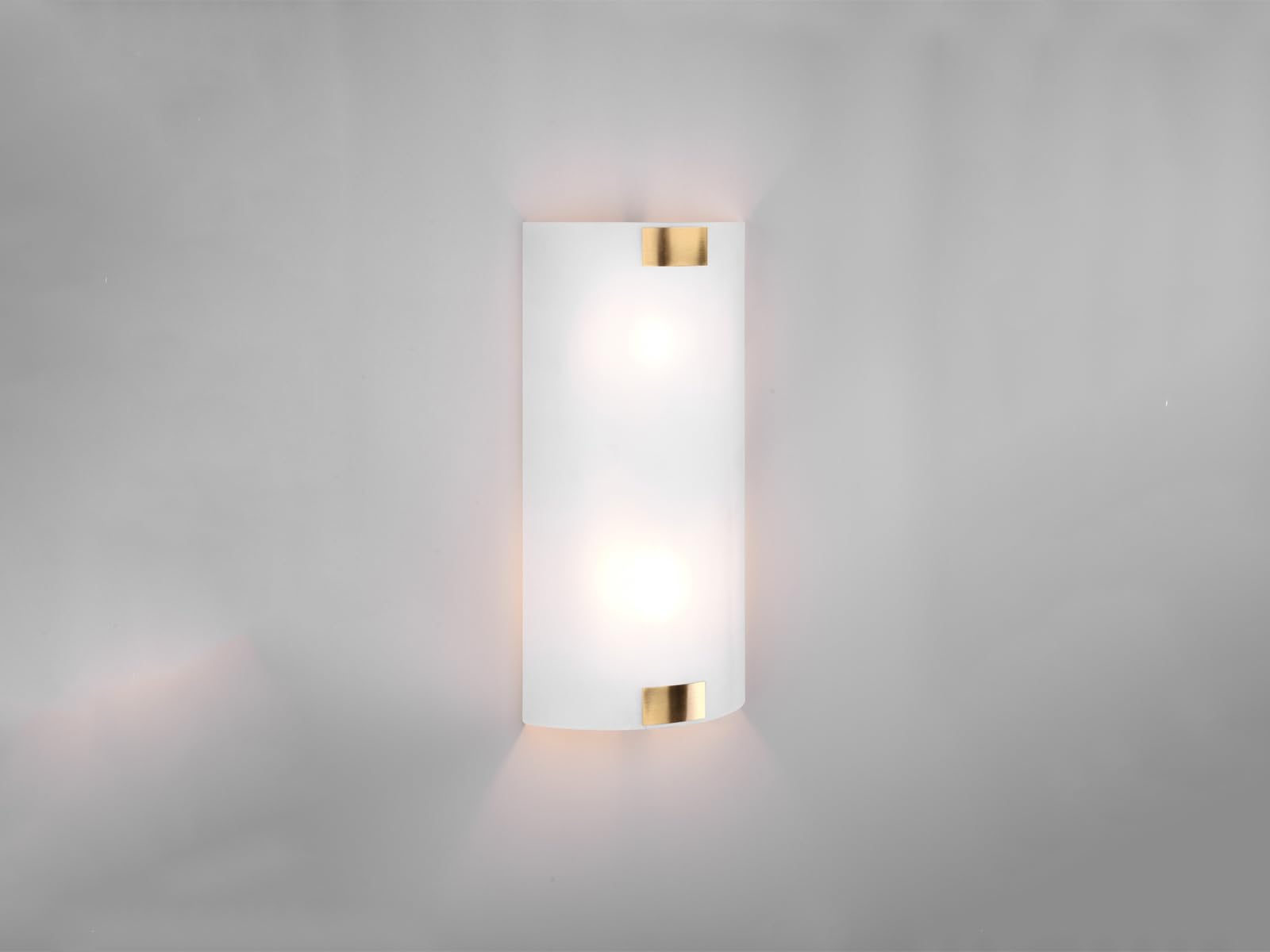 Große Wandleuchte mit Glasschirm Weiß, Halterungen Messing, Höhe 40cm