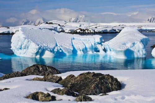 Poster Antarctique et icebergs géants pour s'évader face à l'immensité de l'océan