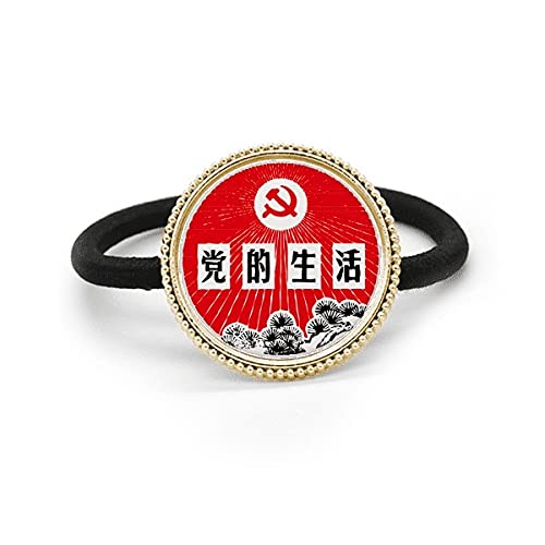 Detalle original con emblema comunista chino en tocado de plata y corbata