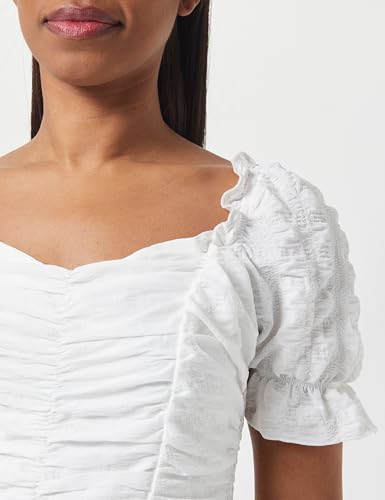 Robe à épaules dénudées chic pour vos soirées en terrasse