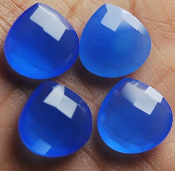 Calcédoine bleue 14mm briolette : fini les pierres dépareillées pour vos boucles