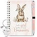 Sinmoe 3-teiliges Geschenkset f&uuml;r Kaninchenliebhaber &ndash; Notizbuch &bdquo;Just a Girl Who Loves Bunnies&ldquo; mit Kugelschreiber & Herz-Schl&uuml;sselanh&auml;nger, Geschenkidee f&uuml;r Frauen, Freundin, Kollegin