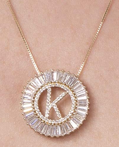 Colar de metal dourado com strass cristal letra K