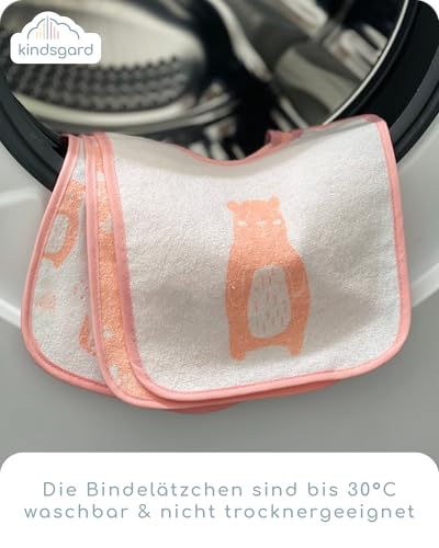 Kindsgard Bindelätzchen 7er-Pack „happaklat“ – Rosa – wasserdicht, abwischbar & pflegeleicht – 75% Bio-Baumwolle – Baby Lätzchen zum Binden – 24x20 cm – unisex Set für Jungen & Mädchen