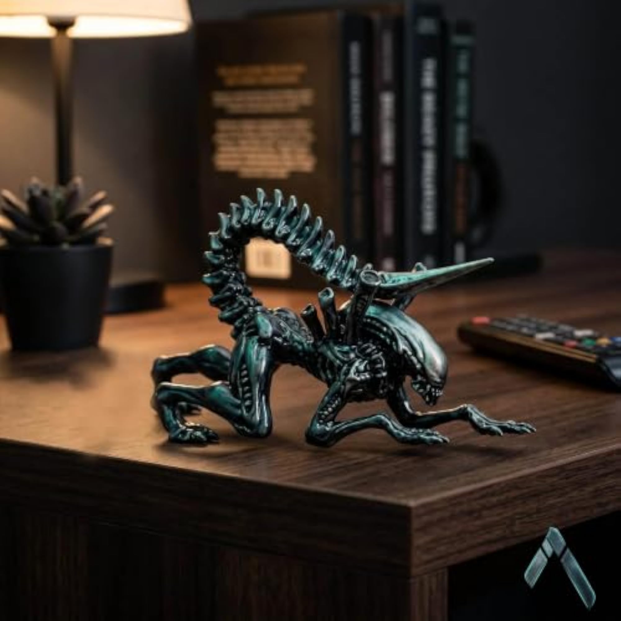Alien Creature Figurine, Sci-Fi Horror Tabletop Collectible Model
