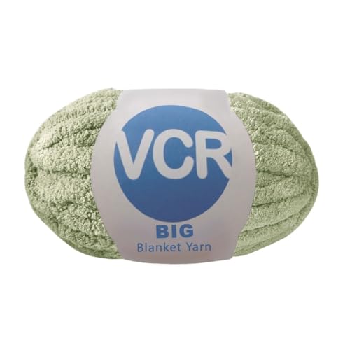 Image of VCR Soft Green Yarn, 200 Grams Big Chunky Hank, 22 Meters Length, Suitable for Knitting Blankets and Pillows, 100% Polyester Yarn Ball for Crochet DIY, Soft Threads, Pack of 1