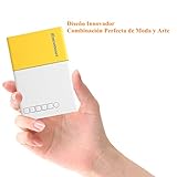 ✔ [ Pequeño para llevar ]: El peso del proyector mini LED es de solo 0.28 kg (12.5x8.6x4.7 cm), un poco más ancho que un teléfono y más pequeño que una tablet ¡Cabe fácilmente en un bolsillo, mochila o bolso de mano! ¡Puedes llevarlo contigo a cualquier parte!