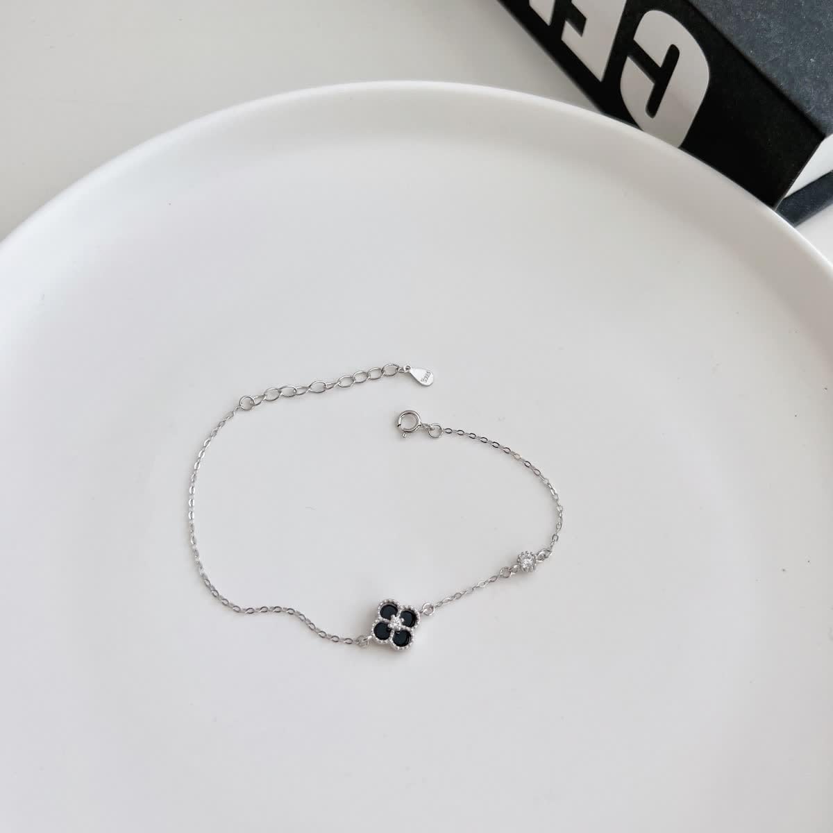 DM110002-S-W-WH Trendy Design Fine Jewelry Women 925 Sterling Silver Hypoallergenic Matte Rhodium 18K Gold Jewelry Hoop Earrings