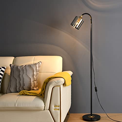Lámpara de pie de vidrio ajustable para iluminar rincones oscuros en tu salón