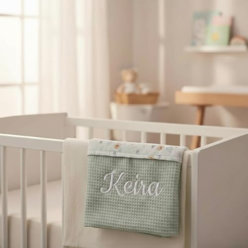 Miniatura 5 de Variouss Manta Para Bebe Recien Nacido Personalizado Con Su Nombre Bordado, Cochecito O Capazo. 019 Verde