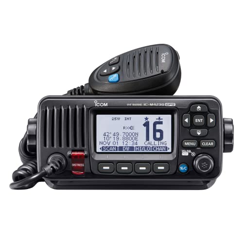 DSC di classe D integrato: La funzione di orologio DSC integrata monitora Ch. 70 (canale DSC), anche durante la ricezione di un altro canale. Le funzioni DSC includono: soccorso, individuale, di gruppo, tutte le navi, urgenza, sicurezza, richiesta/rapporto di posizione, richiesta di polling e chiamate di prova DSC.