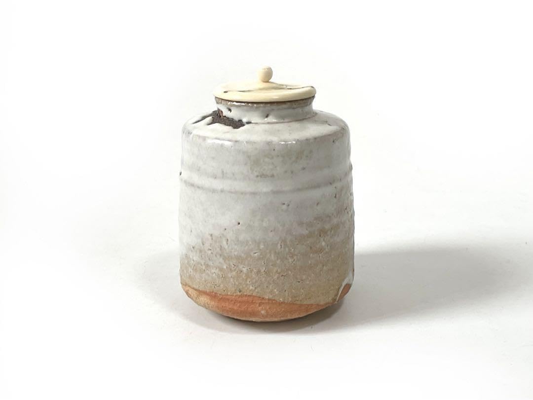 人間国宝　十代三輪休雪　萩焼茶器揃 十一代 三輪休雪 作 『萩茶碗』 ｜骨董品買取 緑和堂