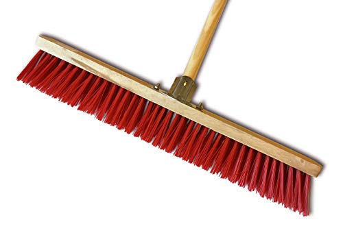 Balai d'atelier Type cantonnier manché | Piste Extérieur | Longueur 60 cm | Garnissage Brosse PVC Rouge | Semelle Bois | Douille métal boulonnée Ø 28 mm | Manche Bois 1,40 m | Kibros 2360BMb