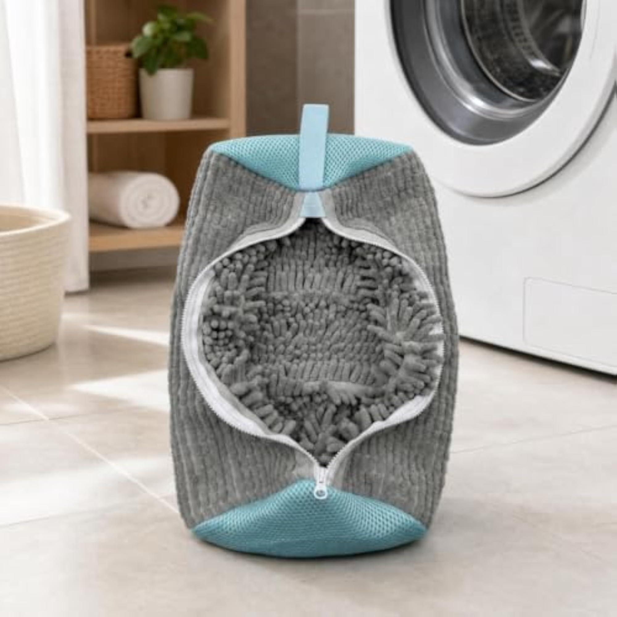 Cylindrical Shoe Washing Bag with Padded Zipper and Mesh Ends