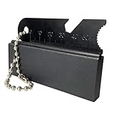 Sul blocco si trova una verga Ferro. Ferro Rods sono una delle innovazioni più influenti nei prodotti outdoor. Sono estremamente affidabili. A differenza di fiammiferi o accendini, molto raramente si rompono e richiedono zero carburante. Sono impermeabili al 100% e antivento e accendono fuochi a qualsiasi altitudine, rendendoli lo strumento di sopravvivenza perfetto.