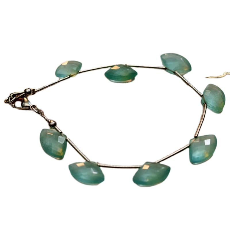 Bracelet calcédoine bleue et perles empilables pour sublimer vos tenues d'été