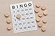 Ameisenkeks® Holzscheiben für Bingospiele – 50 Stück – naturbelassen, Ø 1,8 cm – Ersatzsteine & Spielmarken aus Holz für Bingokarten, Lernspiele & Bastelprojekte