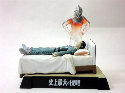 Amazon.co.jp: ウルトラ怪獣名鑑 史上最大の侵略 セブン上司 レアver 