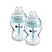 Tommee Tippee Anti-Kolik-Babyflasche, Natürlich geformter Trinksauger und Spezielles Anti-Kolik-Entlüftungssystem, 260 ml, 2er-Set, Klar (Farbe und Design kann variieren)