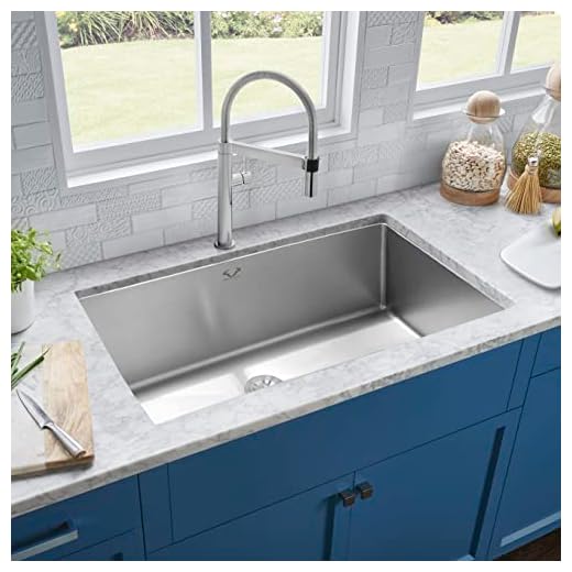 Kitchen Sinks 32" x 18" x 9" Undermount Kitchen Sink Stainless Steel Sink 16 Gauge Single Bowl Kitchen Sinks with Accessories