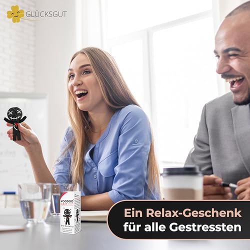 GLÜCKSGUT® Voodoo Puppe mit Nadeln | 7,5cm | Geschenkbox & Anleitung | Scherz-Medikament | Büro Geschenk für Kollegen Kollegin Chef | Anti Stress | Abschied | Büro Uni Studium