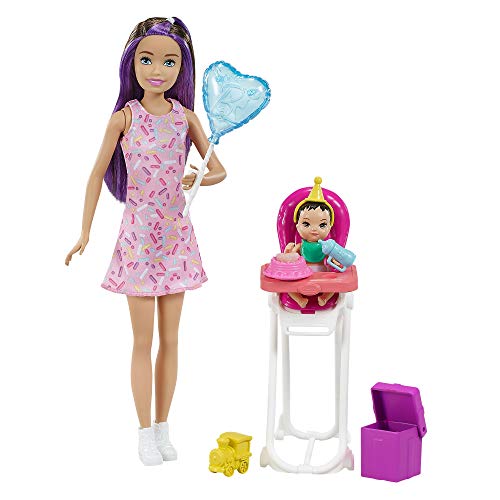 Barbie GRP40 - „Skipper Babysitters Inc." Geburtstag-Spielset mit Babysitter-Puppe & Baby-Puppe (schwarzhaarig) mit Farbwechseleffekt und Zubehör, für Kinder von 3 bis 7 Jahren