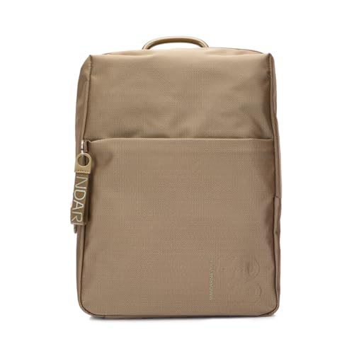 Zaino in Mitrix, storico materiale di Mandarina Duck, leggero, versatile e caratterizzato da un originale effetto cangiante 3D