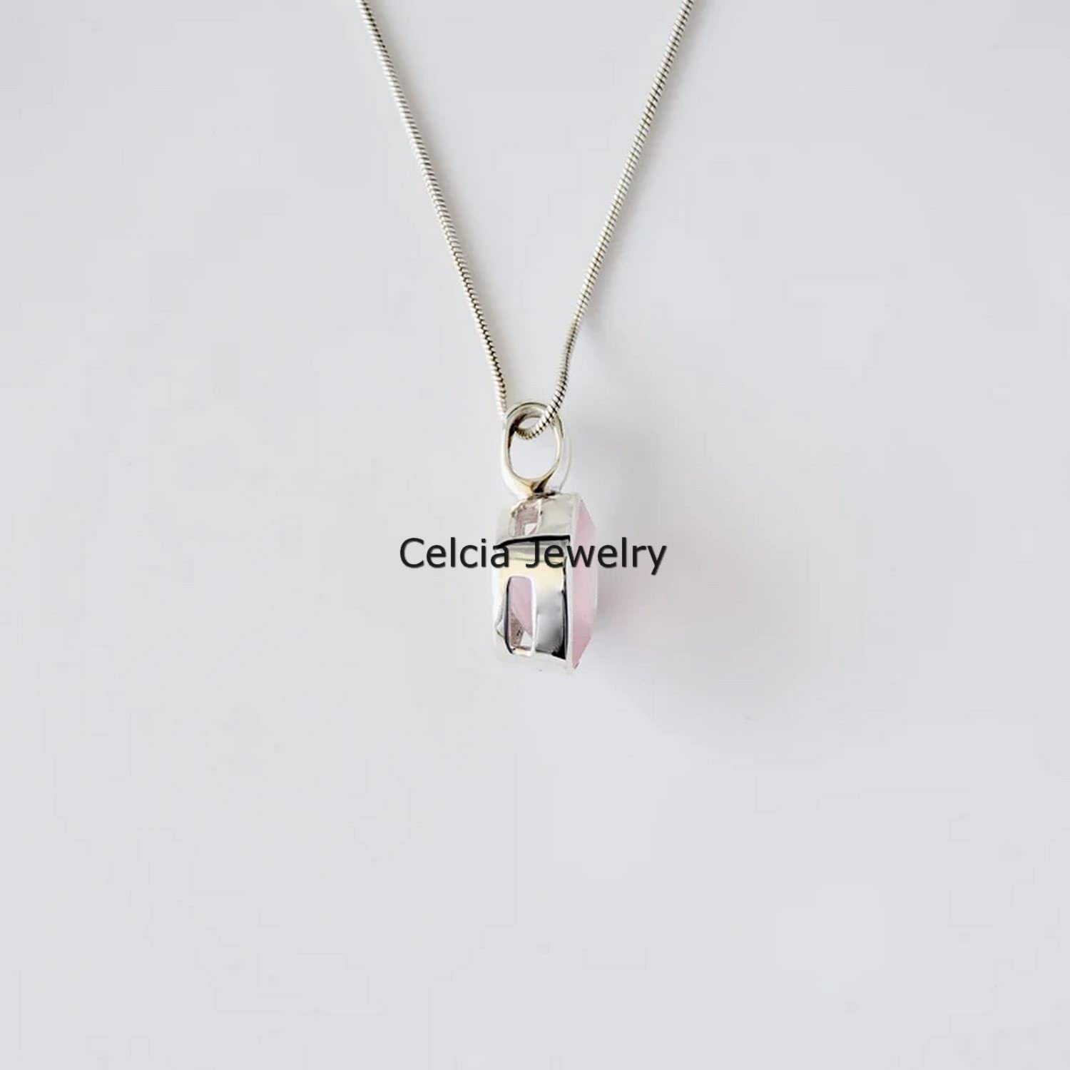 Sólido collar de plata de ley 925 para mujer, collar de piedra natal de octubre hecho a mano único con piedra preciosa rosa facetada de cuarzo rosa genuino