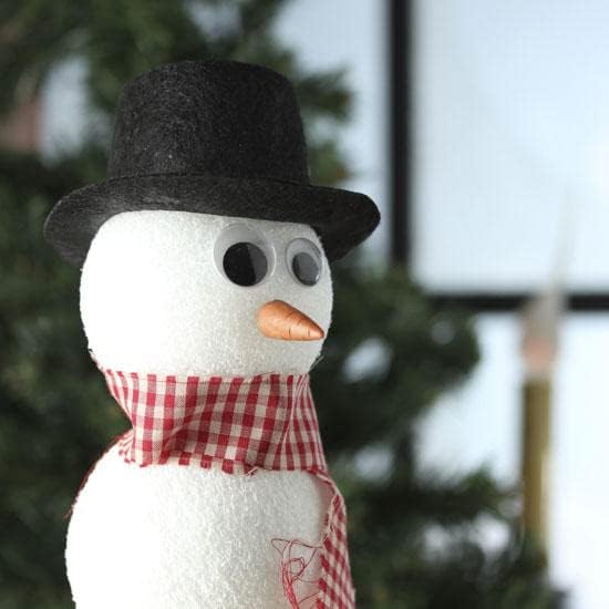 Package of 12 Tiny Miniature Orange Resin Bent Carrot Noses for Crafting, Creating Snowmen and Embellishing