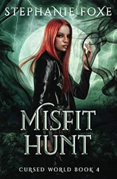 Paperback Misfit Hunt (Cursed World) Book