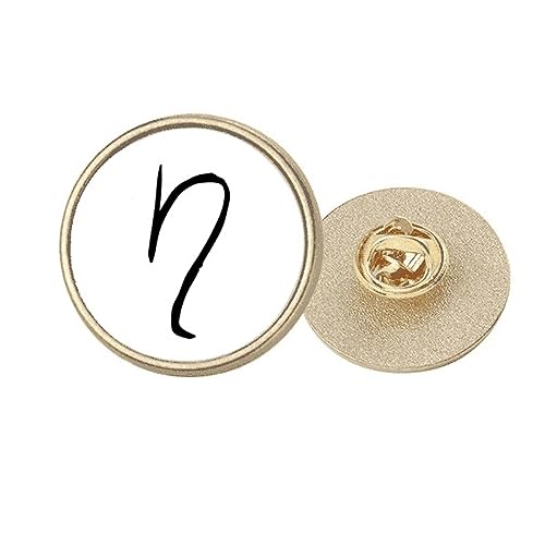 Broche ronde en métal doré pour sublimer un blazer de bureau