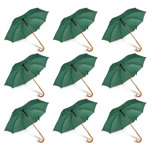 Paraguas automáticos verdes para los días de lluvia en la ciudad