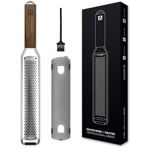 REDSALT® Premium Zester Edelstahl Reibe mit Walnuss Holzgriff | rasiermesserscharfe Klinge | Küchenreibe Hobel Zitrone Ingwer Hartkäse | Parmesanreibe Ingwerreibe Zitronenreibe Käsereibe Muskatnuss
