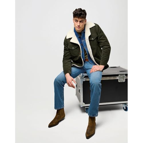 Image of Wrangler Men's Rugged Wear Classic Fit Jean